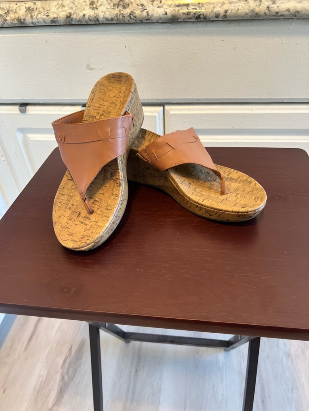 Vionic Cameron Sandals Womens Carmel Brown Thong Slide Orthotic Size 9
